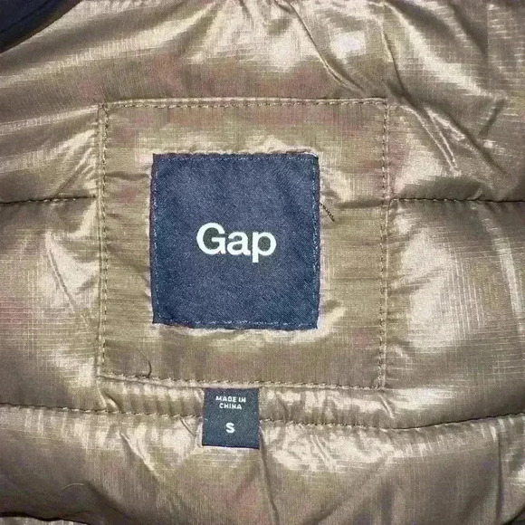 Gap Puffy vest small - Picture 3 of 4